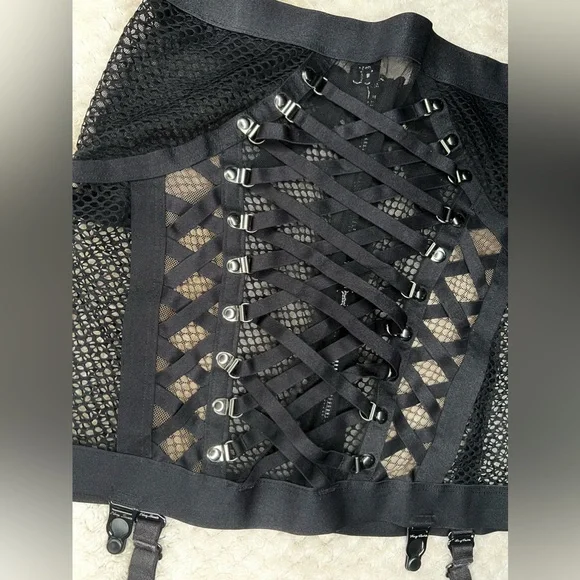 ***SOLD*** 🖤⚔️📸 Honey Birdette Courtney Suspender Skirt 📸⚔️🖤 Size Small (S) - Picture 12 of 16